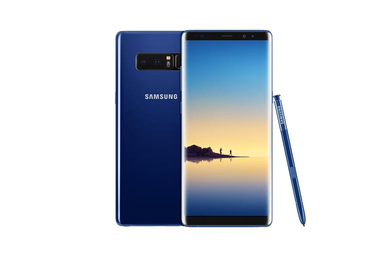 Vista de la phablet Galaxy Note 8 de Samsung Electronics Co. Samsung presentó el equipo que tiene pantalla de 6,3 pulgadas y una cámara de doble lente de configuración en un escaparate en Park Avenue Armory en Nueva York (EE.UU.). El Galaxy Note 8 es ligeramente más grande que el Galaxy S8 Plus de 6.2 pulgadas lanzado a principios de este año, convirtiéndolo en el Note más grande hasta la fecha. EFE/YONHAP/