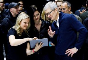 El CEO de Apple, Tim Cook presenta el nuevo iPad y MacBook/EFE