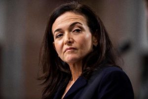 La jefa de operaciones de Facebook, Sheryl Sandberg, en el Dirksen Senate Office Building de Washington, Estados Unidos, hoy, 5 de septiembre de 2018. EFE/ Jim Lo Scalzo